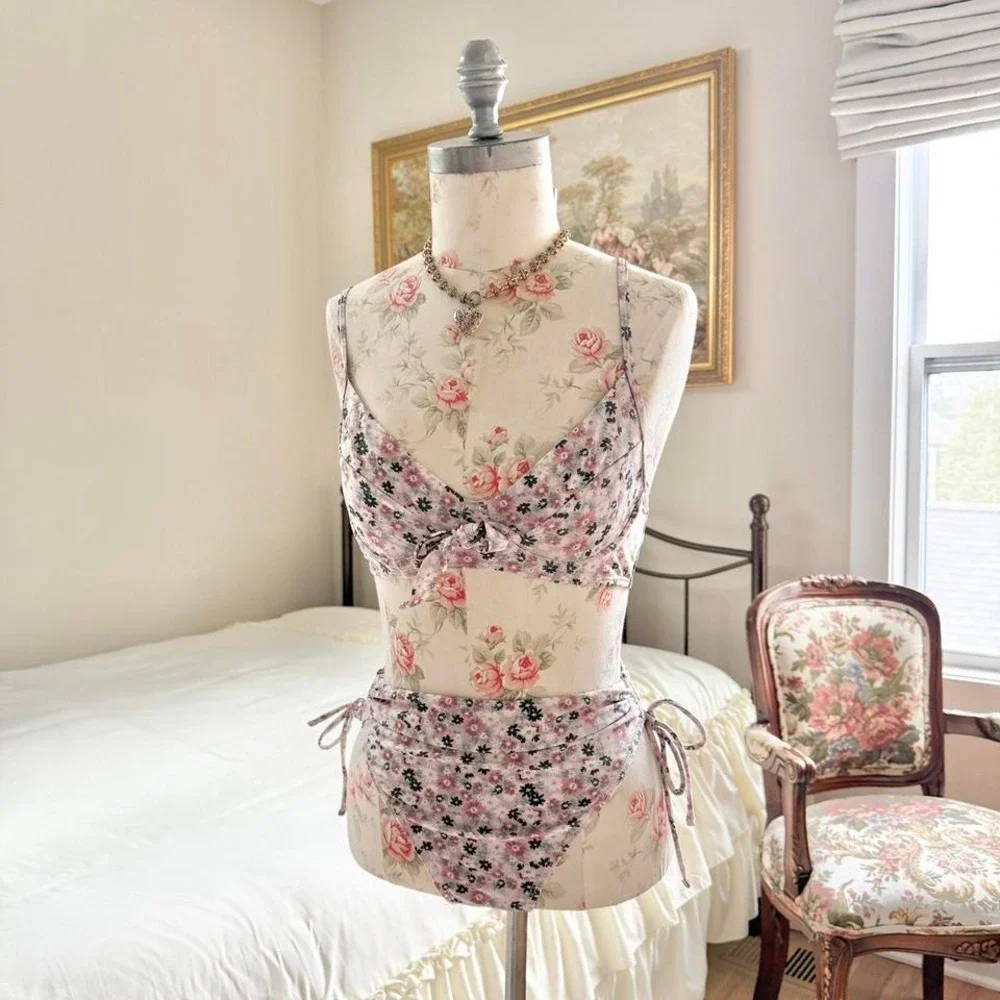 floral retro bikini   Y2K floral tie-front bikini‎ top size 34B